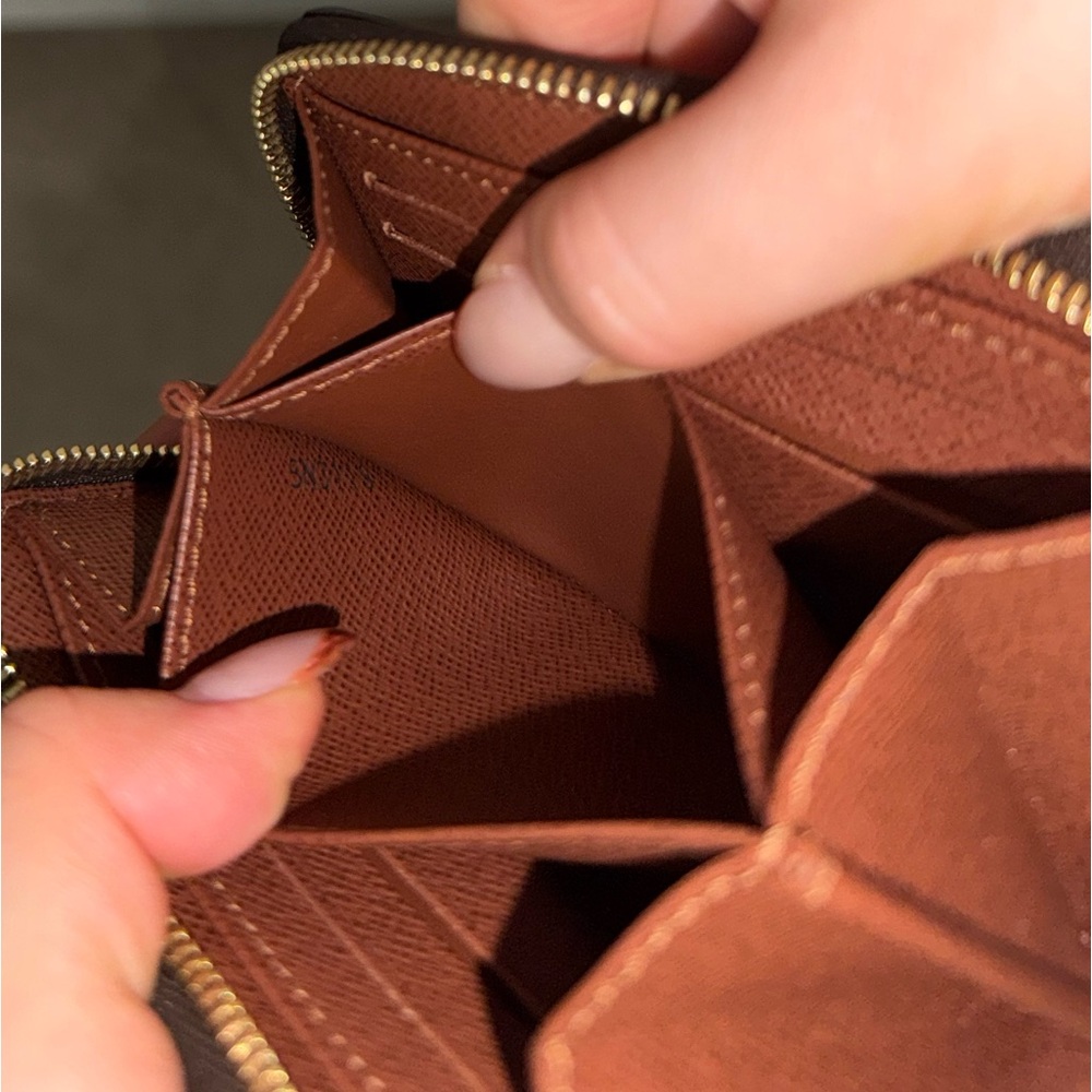Louis Vuitton LV Monogram Zippy Coin Purse - Picture 10 of 11